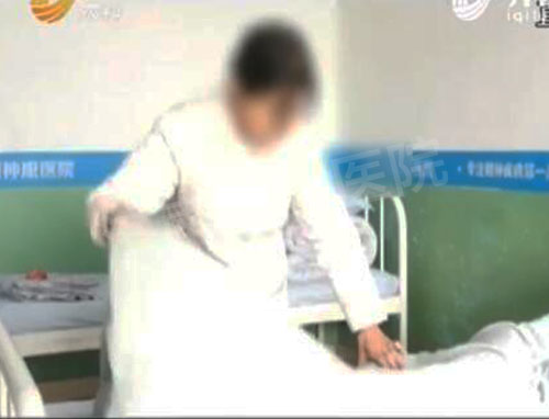 �ڻ��ϰ������Ե���̫̫ͬʱ����˫����